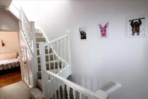 FIRST FLOOR LANDING