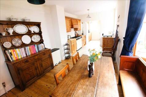 KITCHEN/BREAKFAST