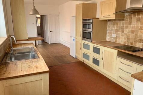 KITCHEN/BREAKFAST