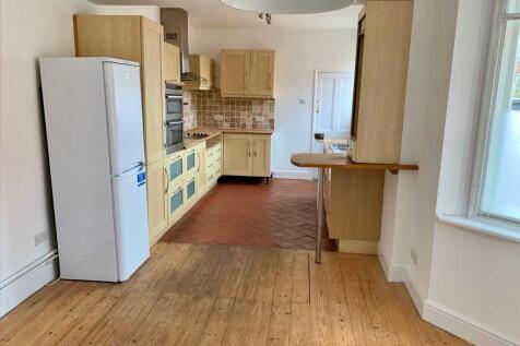 KITCHEN/BREAKFAST