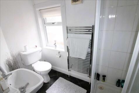 UPSTAIRS SHOWER ROOM