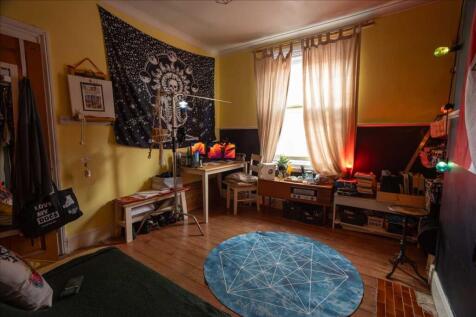 FRONT ROOM