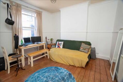 FRONT ROOM