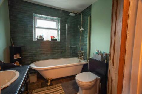 DOWNSTAIRS BATHROOM