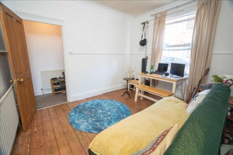 FRONT ROOM