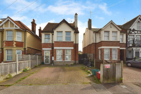 **AUCTION PROPERTY** Detached Older style propert