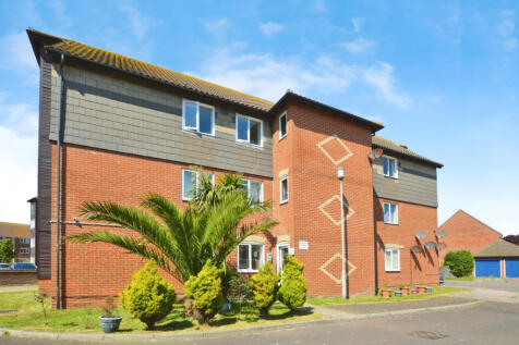 TOP FLOOR FLAT TO RENT