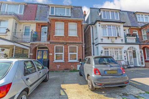ONE BEDROOM TOP FLOOR FLAT TO RENT