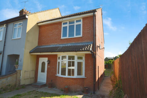 Spacious 3-Bed End-Terrace Home with Large Garden