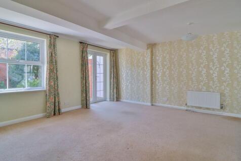 Living/Dining Room (Now Unfurnished)