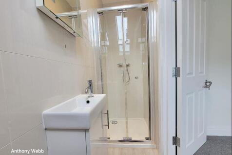 ensuite bed 2