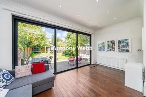 sitting/dining space
