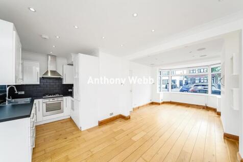 Kitchen/Through lounge