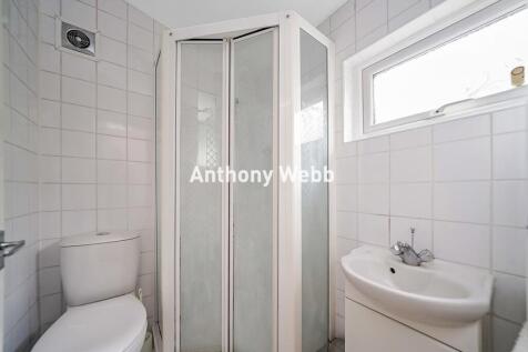 Ground shower room
