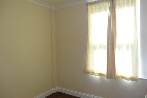 Bedroom 2 flat to Le