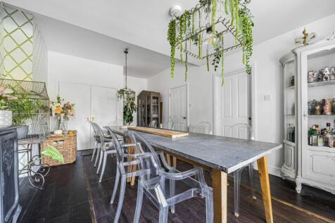 Dining Room/5th Bedroom