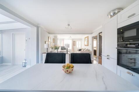 Open Plan Living/Dining Room/Kitchen