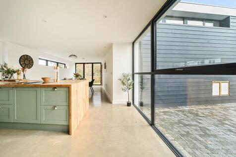 Kitchen breakfast room