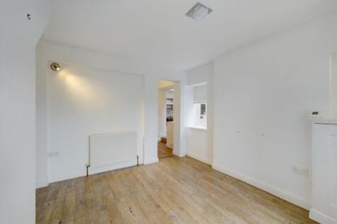 CAM01393G0-PR0053-STILL009.jpg
