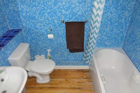 Warehouse 13 Bed One Ensuite2.jpg