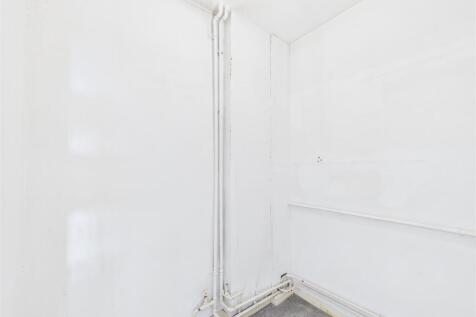 CAM05549G0-PR0066-STILL003.jpg