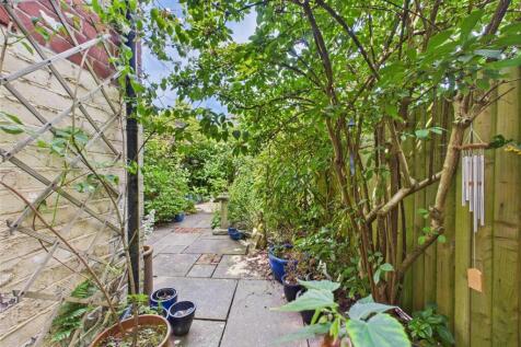 CAM02739G0-PR0266-STILL068.jpg