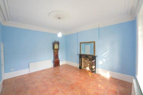Living Room 1.jpg