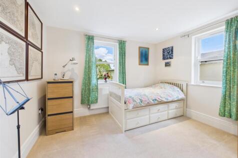 Spare Bedroom Westbourne.jpg