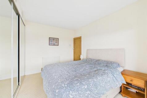 CAM05549G0-PR0076-STILL055.jpg
