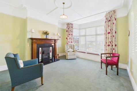 CAM04279G0-PR0208-STILL020.jpg