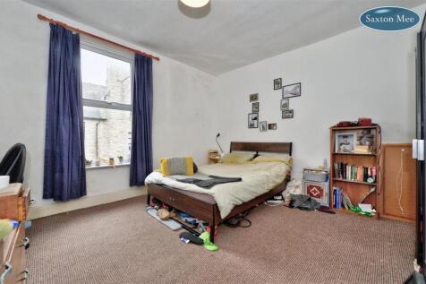 bedroom 1 9973.jpg