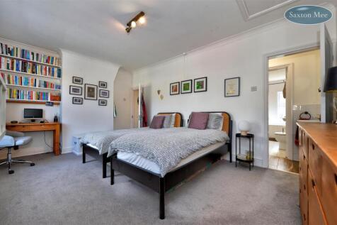 35 duncan bedroom 1 8049.jpg