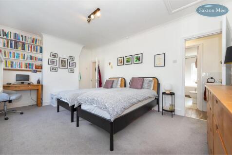 35 duncan bedroom 1 8051.jpg