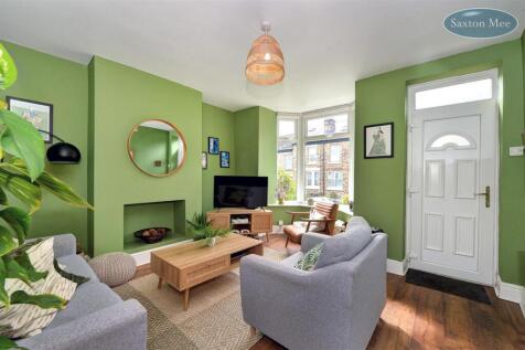 150 lydgate lane - lounge 675.jpg