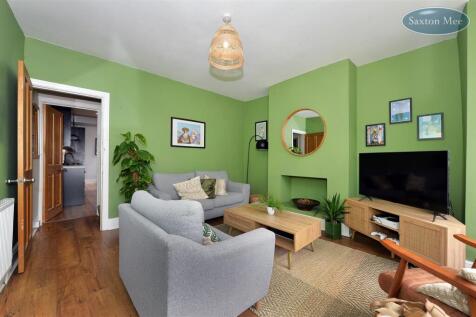 150 lydgate lane - lounge 678.jpg