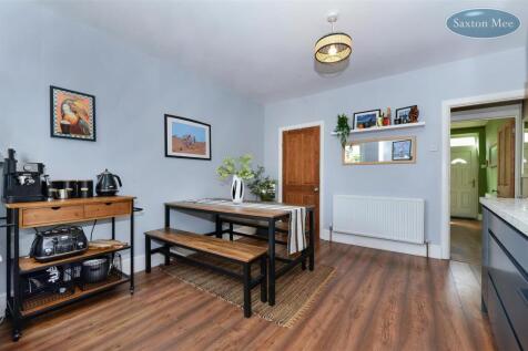 150 lydgate lane - dining room 685.jpg