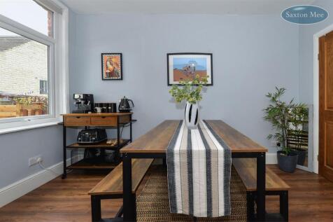150 lydgate lane - dining room 700.jpg