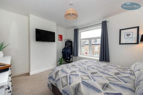 150 lydgate lane - bedroom 1 712.jpg