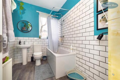 56 Hoole Street - bathroom 1239.jpg