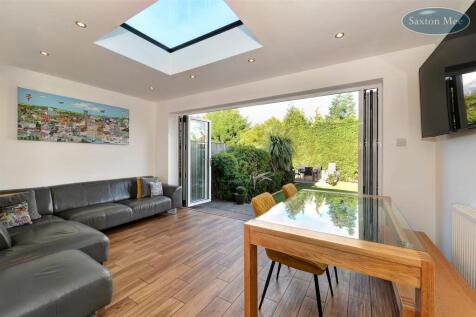 54 Stanwood Crescent - dining room 3698.jpg