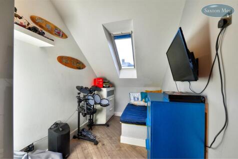 54 Stanwood Crescent - bedroom 3 3796.jpg