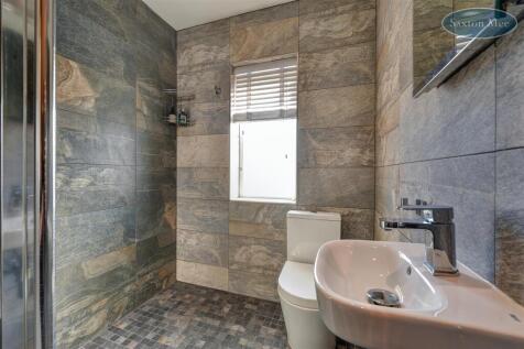 54 Stanwood Crescent - shower room 3821.jpg