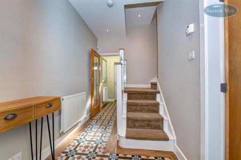 54 Stanwood Crescent - hall 3762.jpg