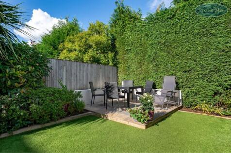 54 Stanwood Crescent - garden 3662.jpg
