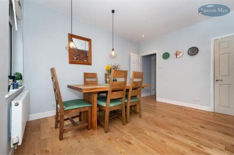 428 Springvale Rd - dining room 3019.jpg