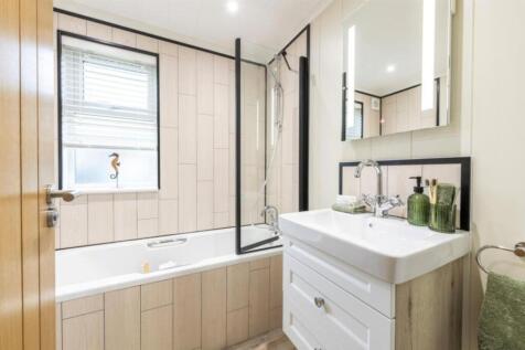 Classi model - bathroom with bath.jpg