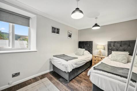 Saxton Mee The Gables 0019 - Copy.jpg