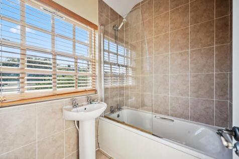 Bathroom 2.jpg