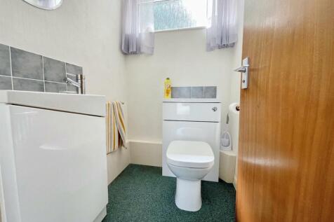 downstairs wc.jpg