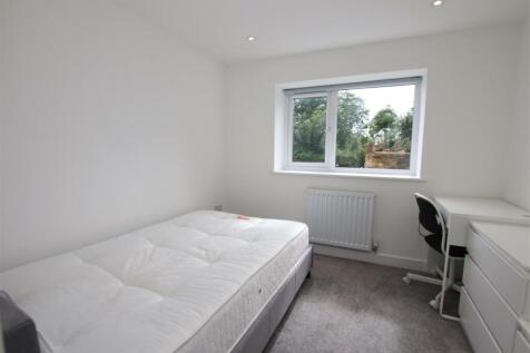 bedroom 1.JPG